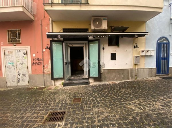 locale commerciale in affitto a Pozzuoli