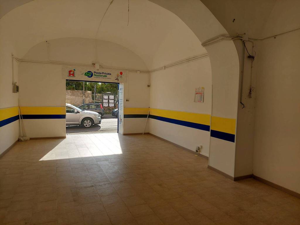 negozio in affitto a Pozzuoli