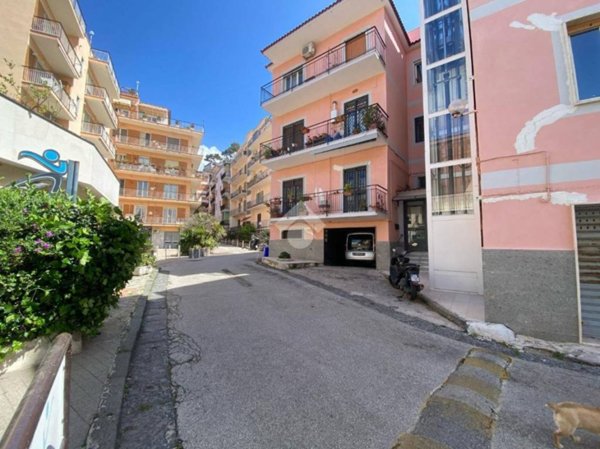 ufficio in affitto a Pozzuoli in zona Solfatara