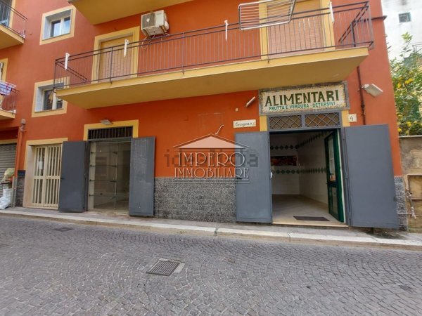 locale commerciale in affitto a Pozzuoli