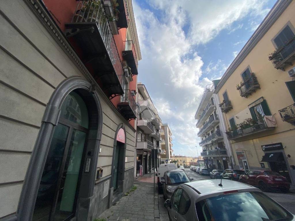 negozio in affitto a Pozzuoli