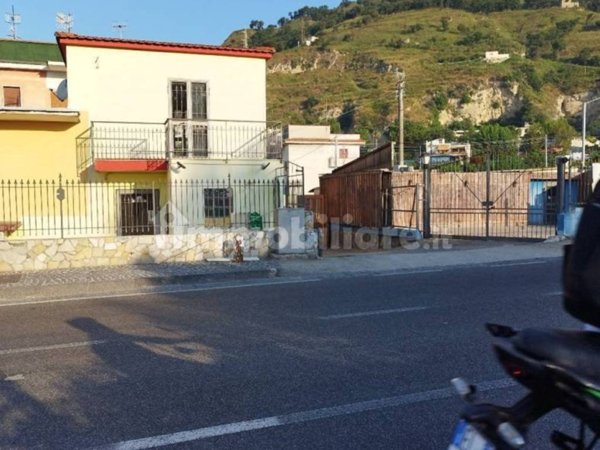 negozio in affitto a Pozzuoli