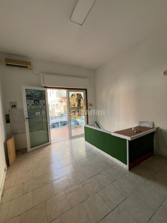 negozio in affitto a Pozzuoli in zona Licola Lido