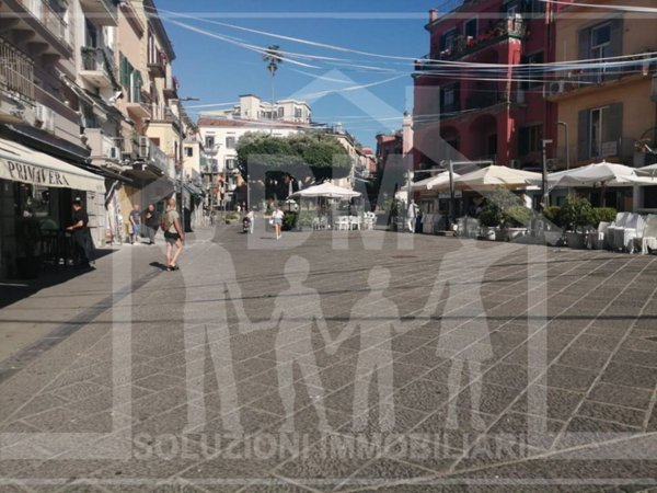 negozio in affitto a Pozzuoli