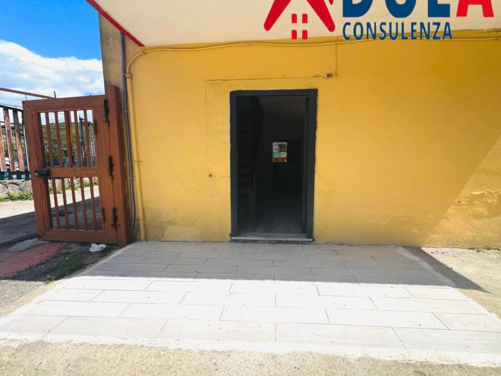 negozio in affitto a Pozzuoli