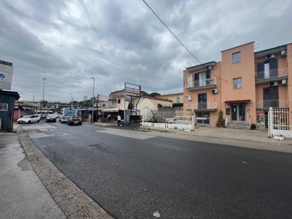 negozio in affitto a Pozzuoli in zona Monterusciello