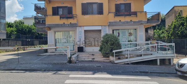 locale commerciale in affitto a Pozzuoli in zona Solfatara