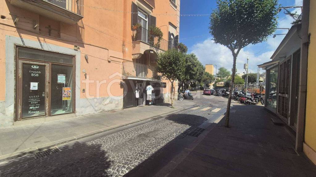 locale commerciale in affitto a Pozzuoli