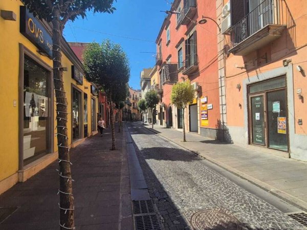 negozio in affitto a Pozzuoli