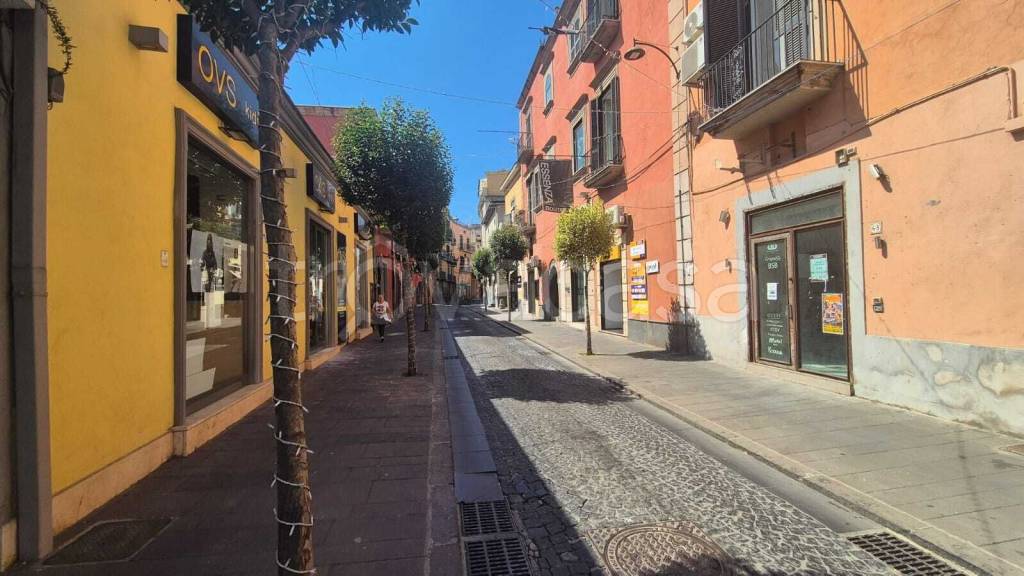 negozio in affitto a Pozzuoli