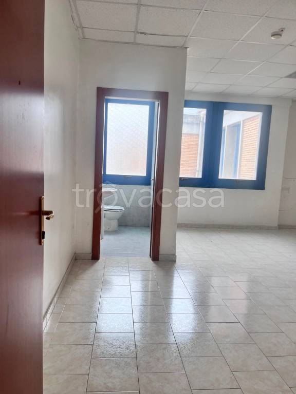 locale commerciale in affitto a Pozzuoli