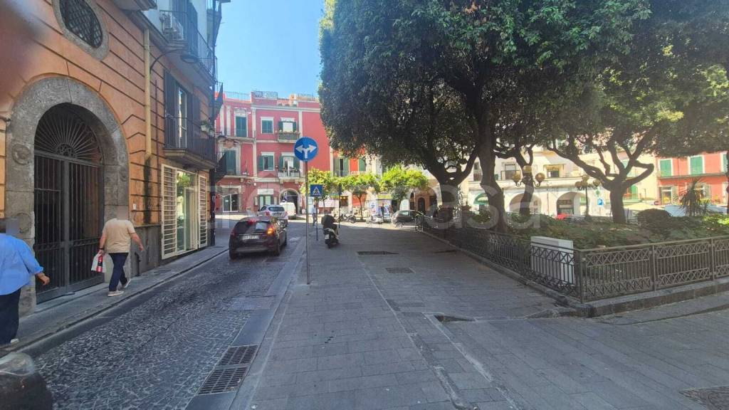 negozio in affitto a Pozzuoli