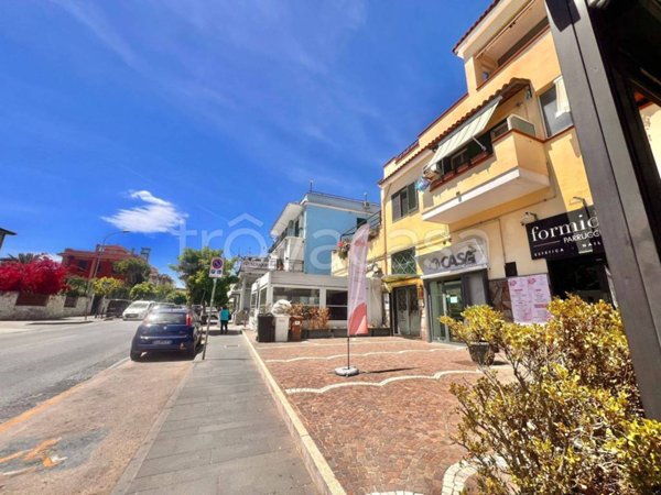 negozio in affitto a Pozzuoli in zona Arco Felice
