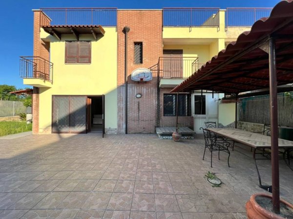 casa indipendente in affitto a Pozzuoli in zona Monterusciello