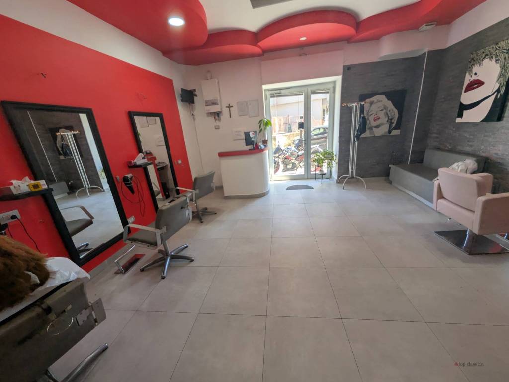 negozio in affitto a Pozzuoli
