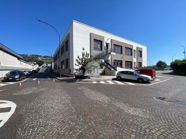 capannone in affitto a Pozzuoli