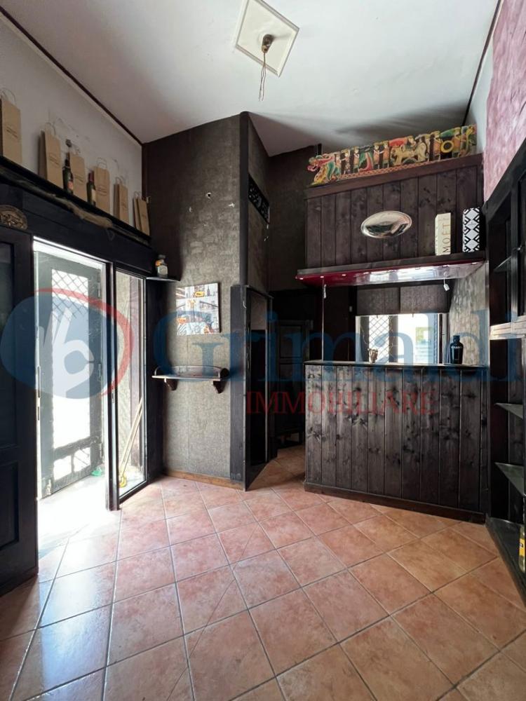 negozio in affitto a Pozzuoli