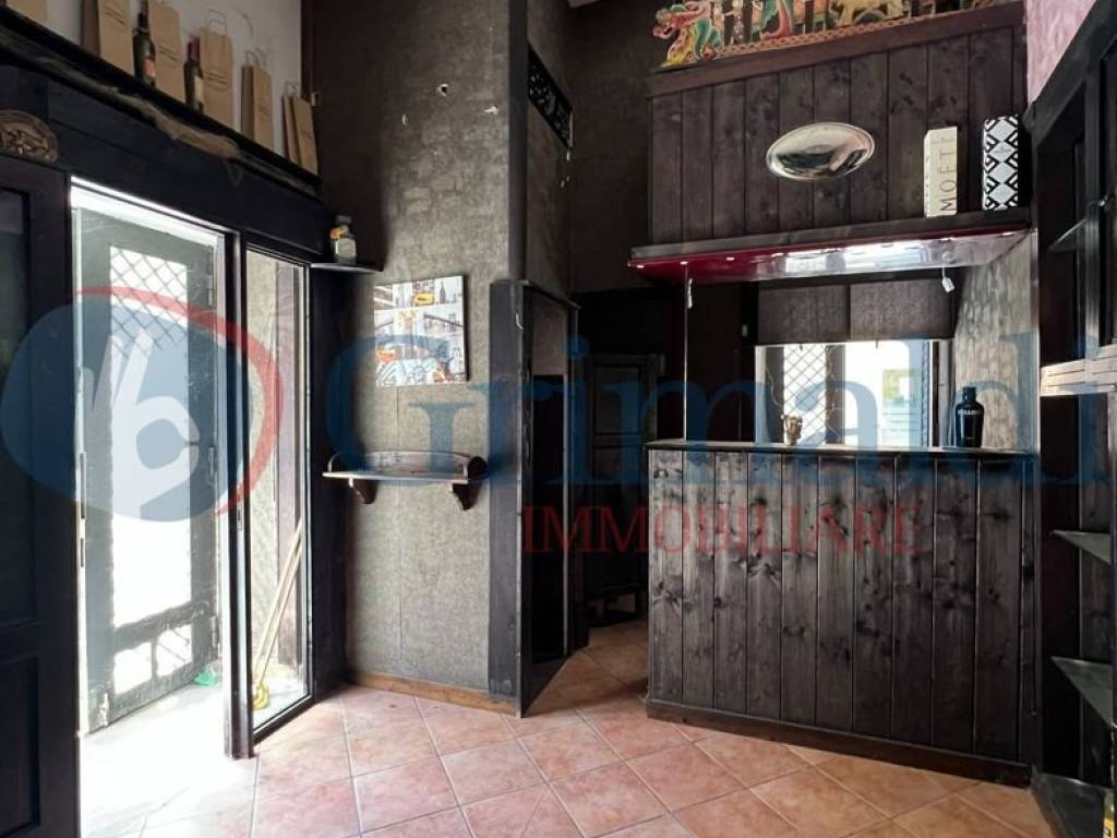 negozio in affitto a Pozzuoli in zona Arco Felice