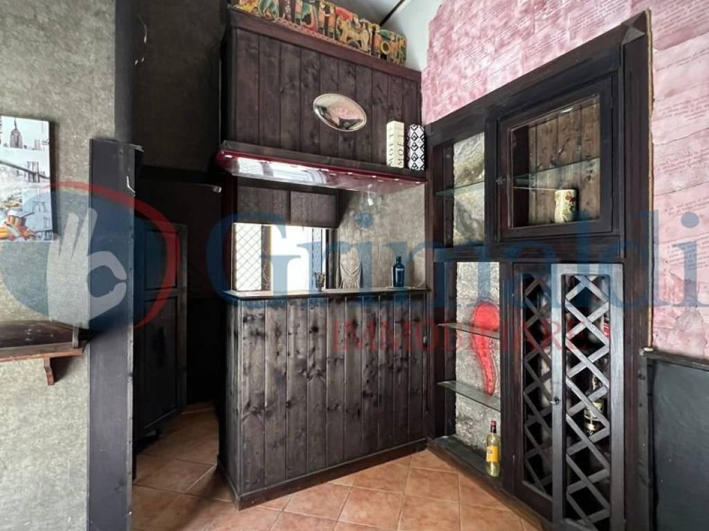 negozio in affitto a Pozzuoli in zona Arco Felice