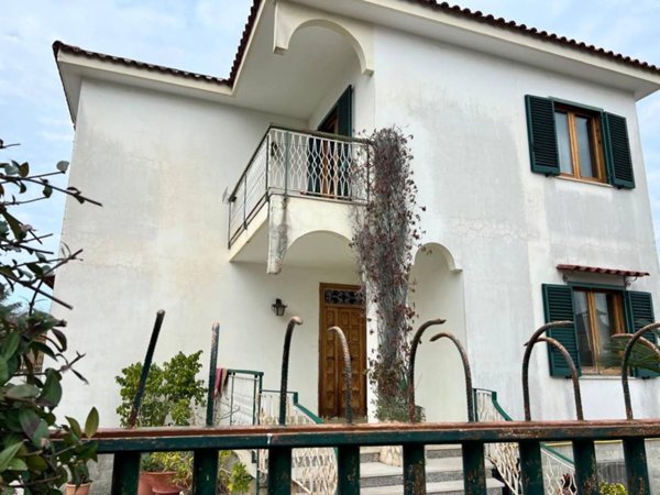 casa indipendente in affitto a Pozzuoli in zona Monterusciello