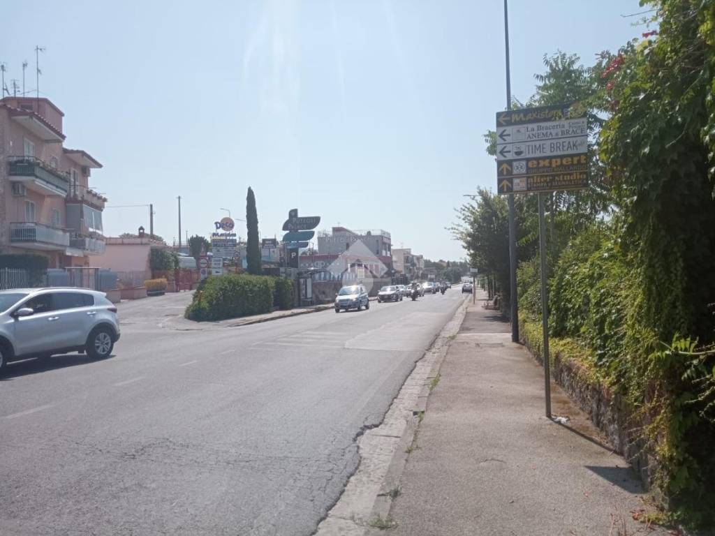 negozio in affitto a Pozzuoli in zona Arco Felice