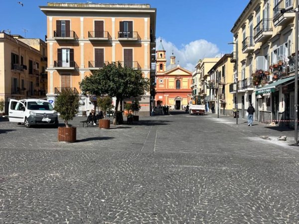 negozio in affitto a Pozzuoli