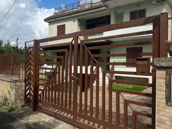 casa indipendente in affitto a Pozzuoli in zona Arco Felice