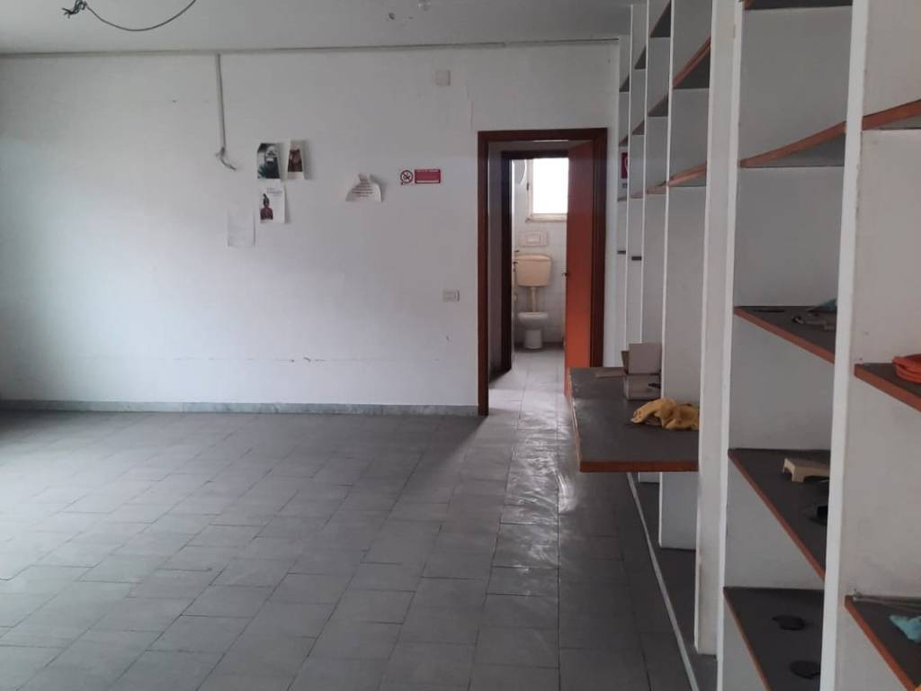 ufficio in affitto a Pozzuoli in zona Pisciarelli