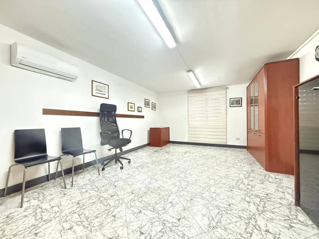 negozio in affitto a Pozzuoli