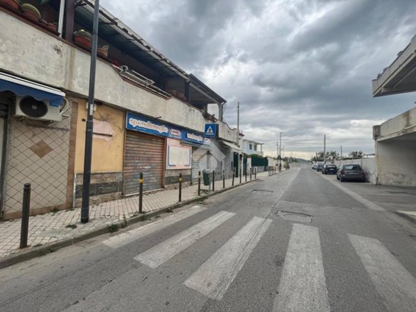 negozio in affitto a Pozzuoli in zona Licola Lido