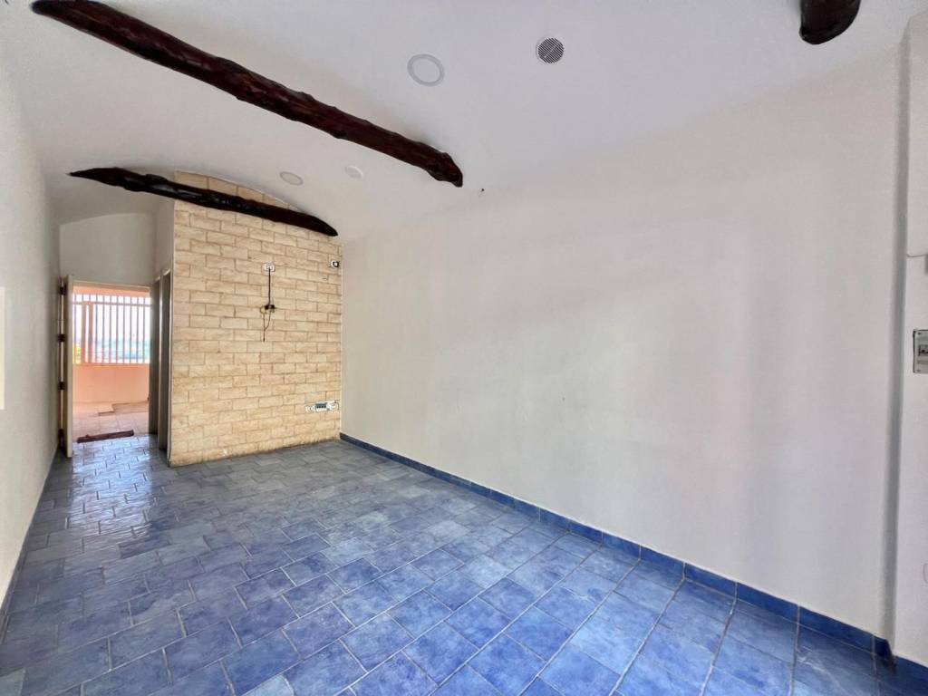 negozio in affitto a Pozzuoli