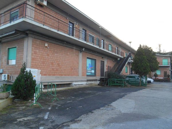 ufficio in affitto a Pozzuoli in zona Pisciarelli