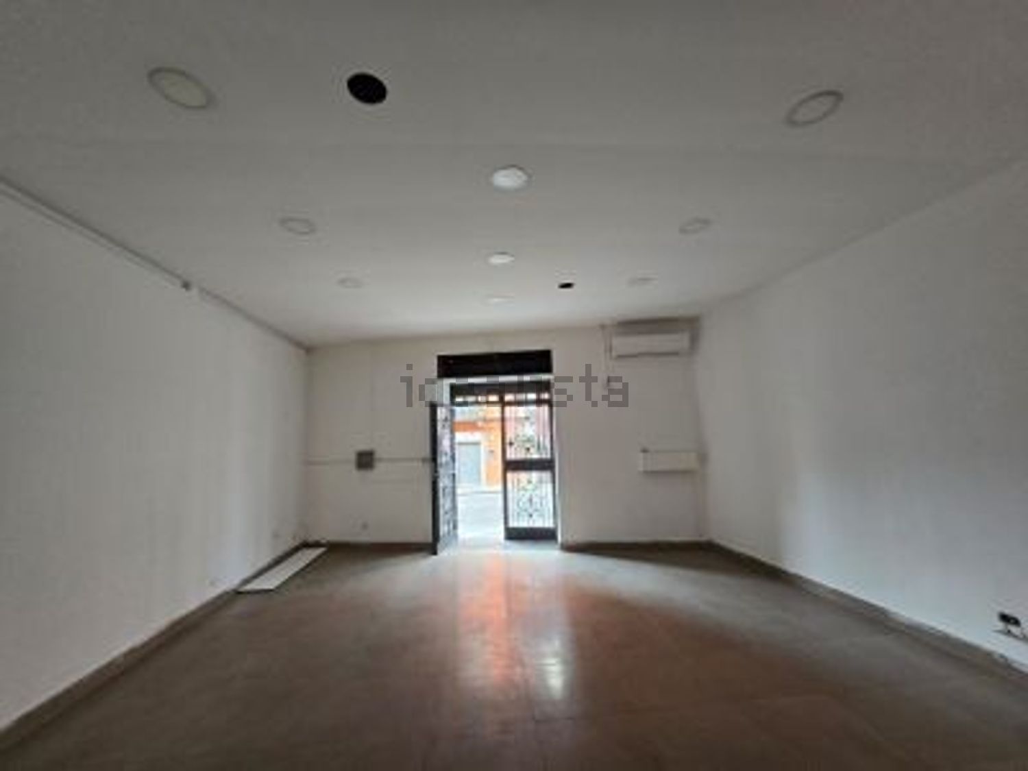 locale commerciale in affitto a Pozzuoli