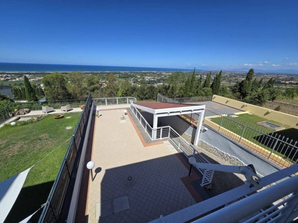 casa indipendente in affitto a Pozzuoli in zona Monterusciello