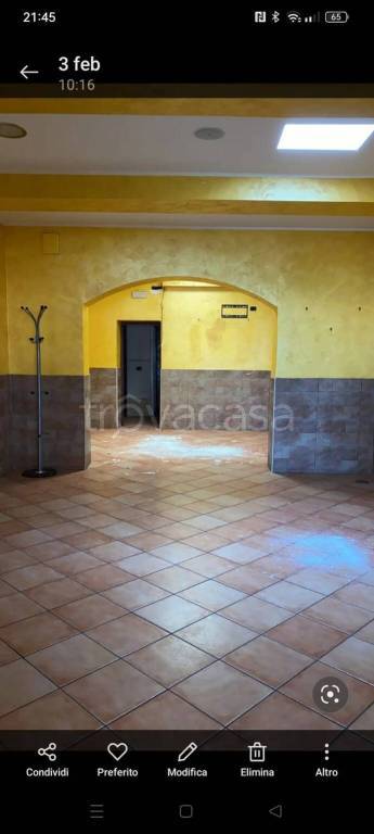 negozio in affitto a Pozzuoli in zona Monterusciello