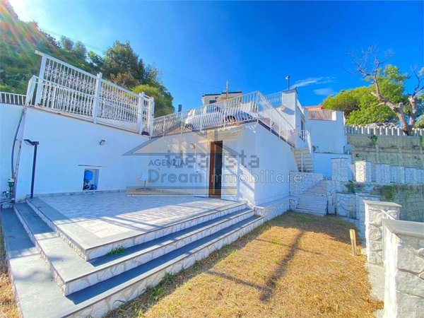 casa indipendente in affitto a Pozzuoli in zona Solfatara