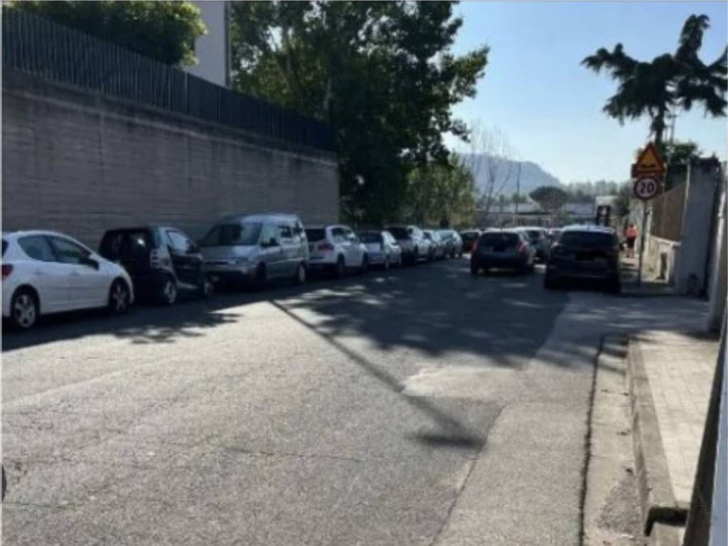 locale commerciale in affitto a Pozzuoli