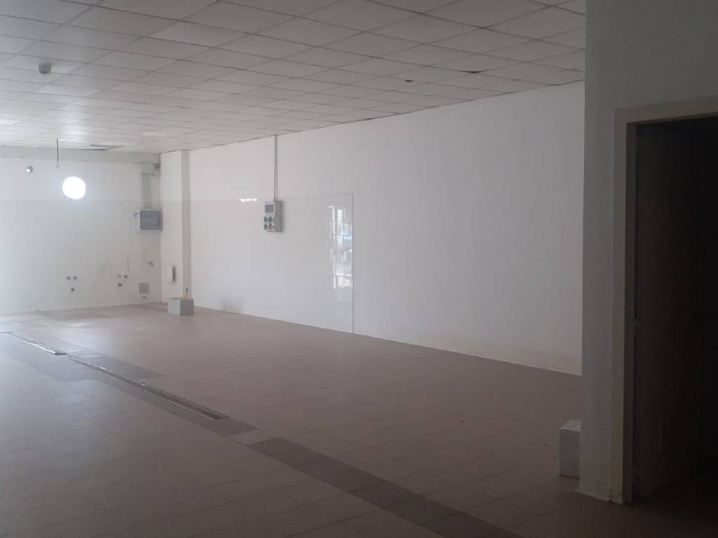 locale commerciale in affitto a Pozzuoli