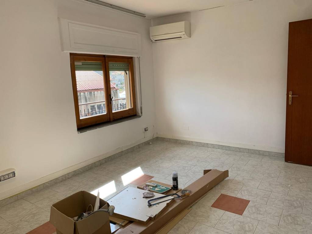 ufficio in affitto a Pozzuoli in zona Pisciarelli