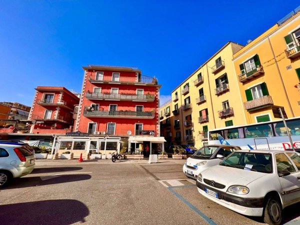 negozio in affitto a Pozzuoli