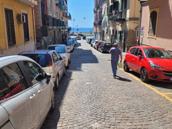 negozio in affitto a Pozzuoli