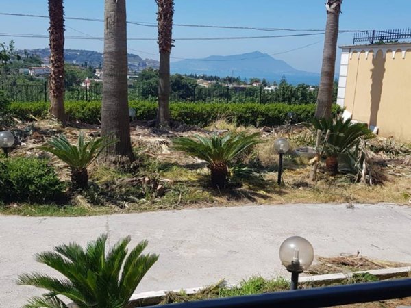 appartamento in affitto a Pozzuoli in zona Lucrino