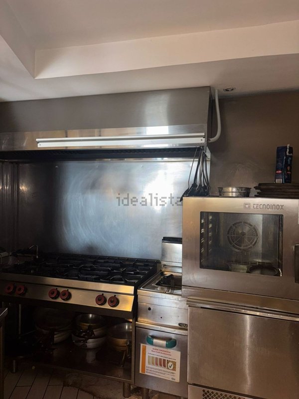 negozio in affitto a Pozzuoli