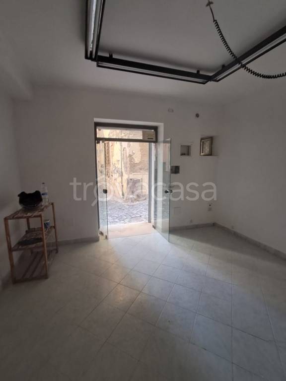 locale commerciale in affitto a Pozzuoli