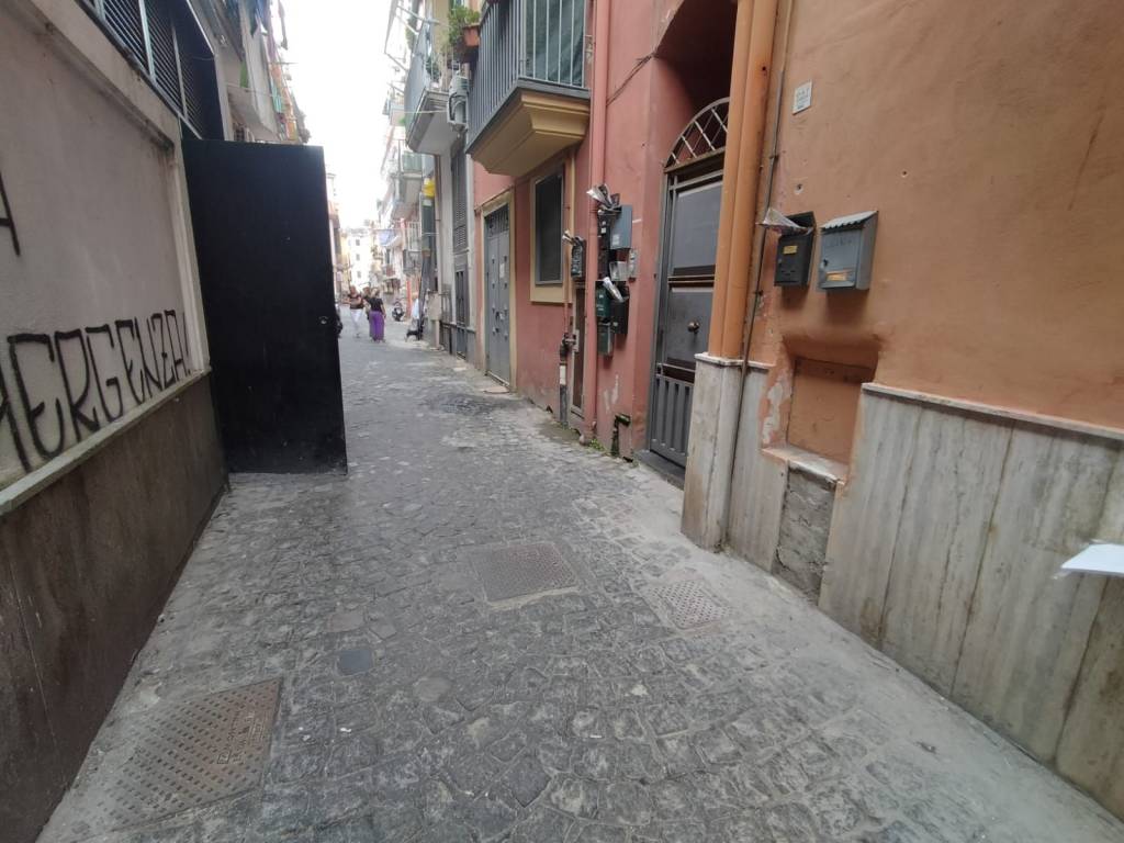 negozio in affitto a Pozzuoli