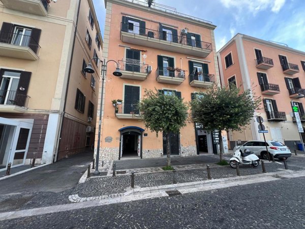 locale commerciale in affitto a Pozzuoli