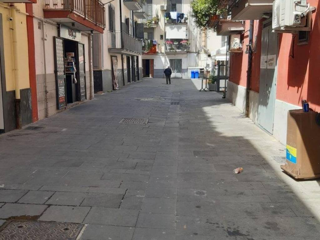 negozio in affitto a Pozzuoli