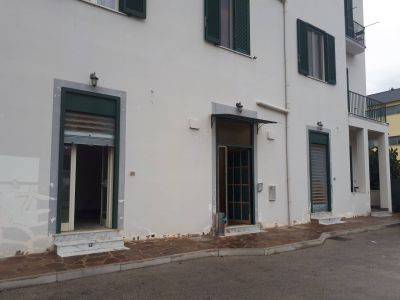 negozio in affitto a Pozzuoli in zona Arco Felice