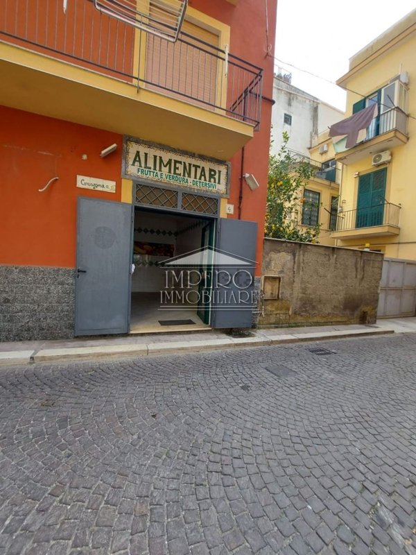 locale commerciale in affitto a Pozzuoli