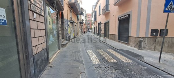 locale commerciale in affitto a Pozzuoli